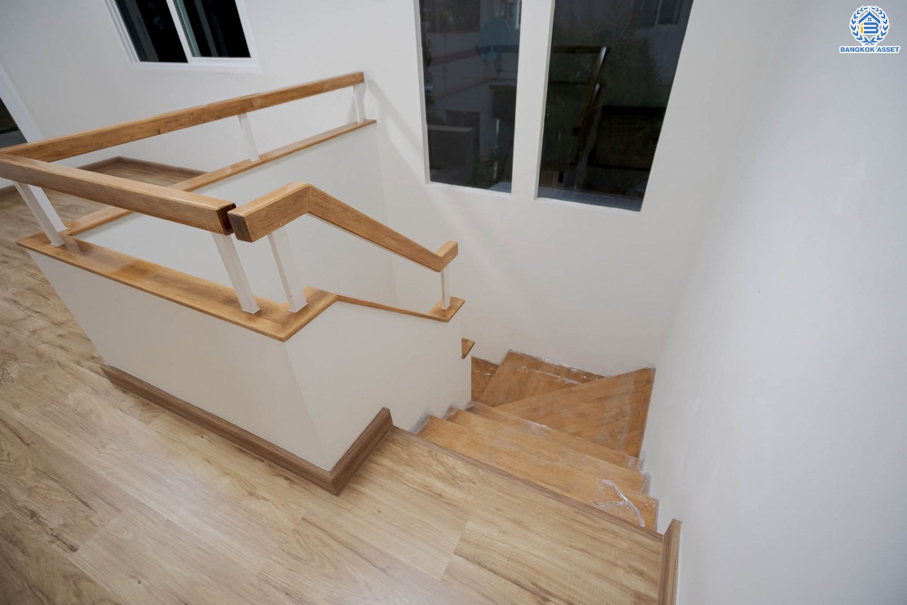 บ้านเดี่ยวมือสองนนทบุรี โครงการ ชัยพฤกษ์ ปิ่นเกล้า-กาญจนาฯ ถนนเมน วิวสวย หลังมุม จากแบรนด์คุณภาพ LH เนื้อที่ 75.8 ตร.ว. ฟังก์ชัน 3 ห้องนอน 3 ห้องน้ำ 1 ห้องอเนกประสงค์ จอดรถได้ 2 คัน บนทำเลศักยภาพ ใกล้เซ็นทรัลเวสต์เกต ทางด่วน "กาญจนาภิเษก" รถไฟฟ้าสายสีม่วง "สถานีตลาดบางใหญ่"